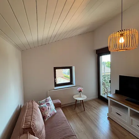 Upstairs Apartman Radwanice
