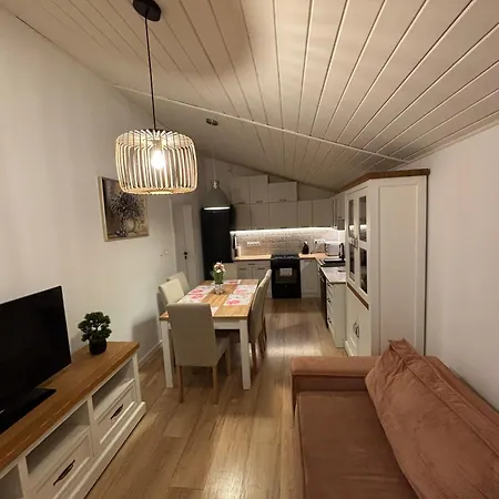 Upstairs Apartman