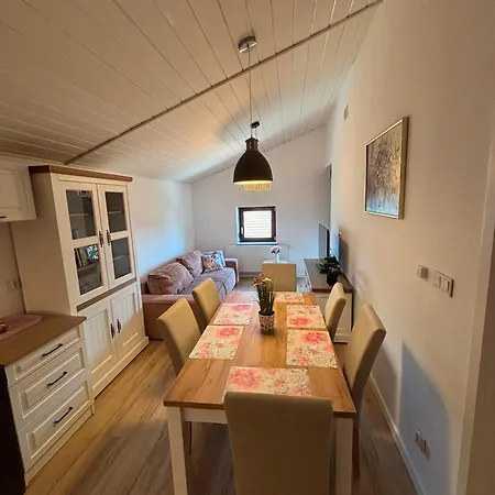 Apartman Upstairs