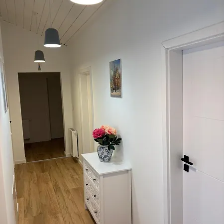 Upstairs Apartman